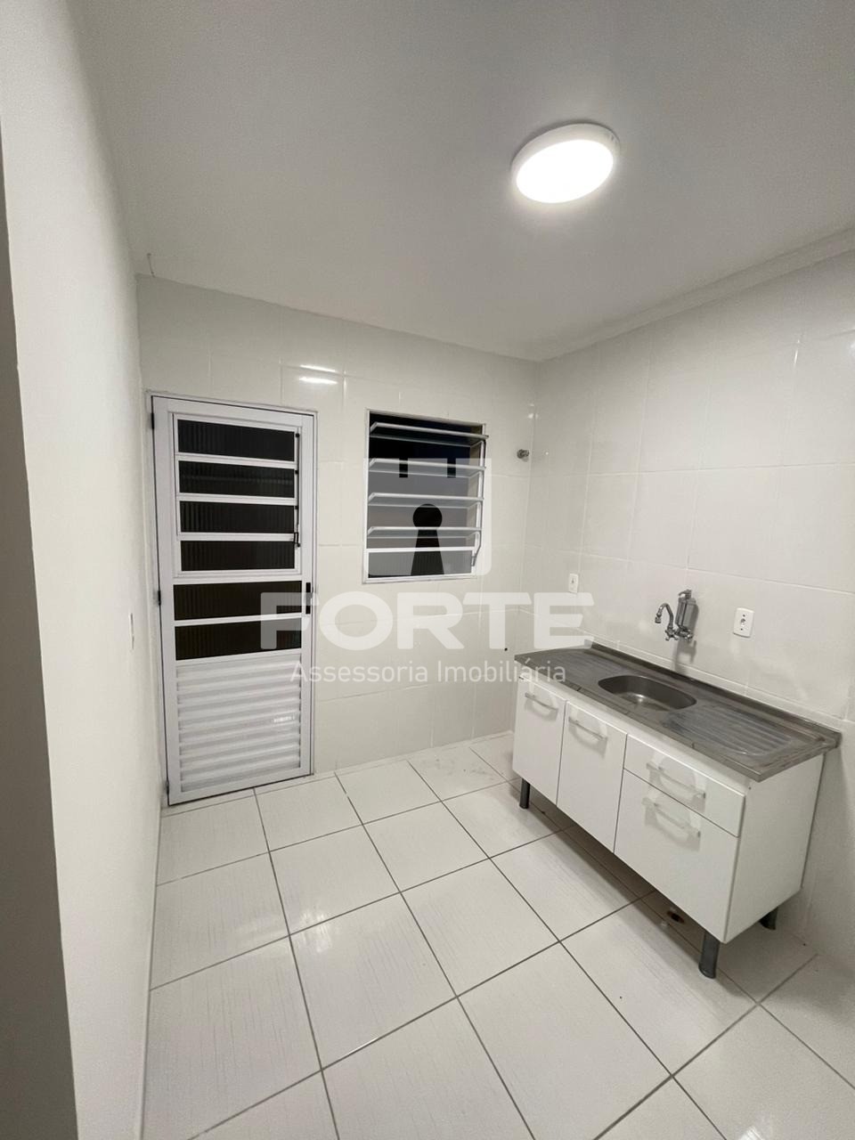 Casa à venda com 2 quartos, 60m² - Foto 11