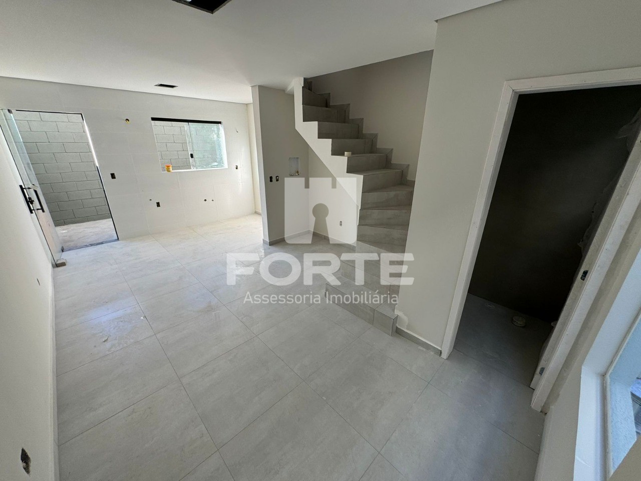 Casa à venda com 2 quartos, 59m² - Foto 1