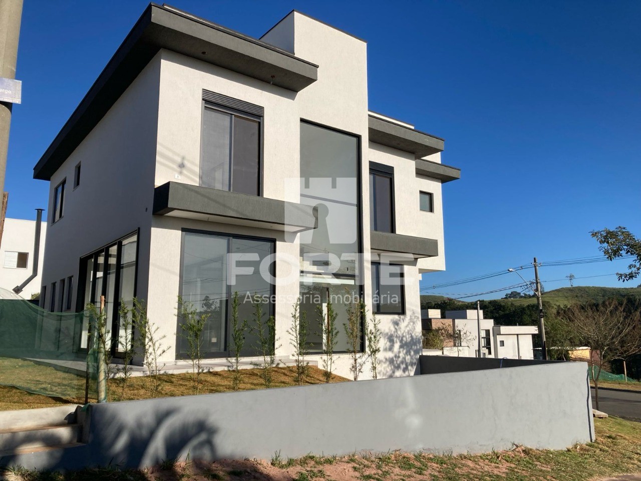 Casa à venda com 4 quartos, 342m² - Foto 2