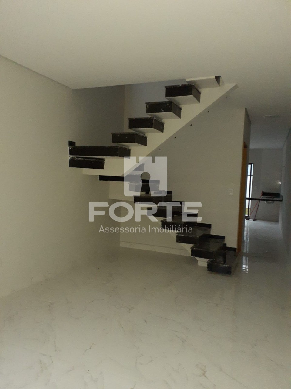 Casa à venda com 3 quartos, 111m² - Foto 4