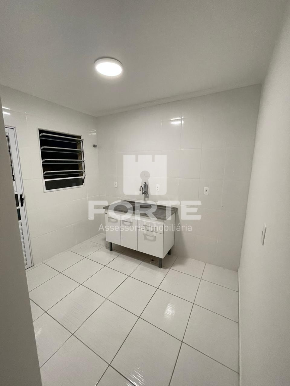 Casa à venda com 2 quartos, 60m² - Foto 10