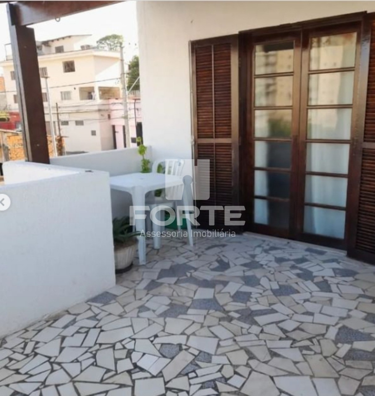 Casa à venda com 5 quartos, 330m² - Foto 1