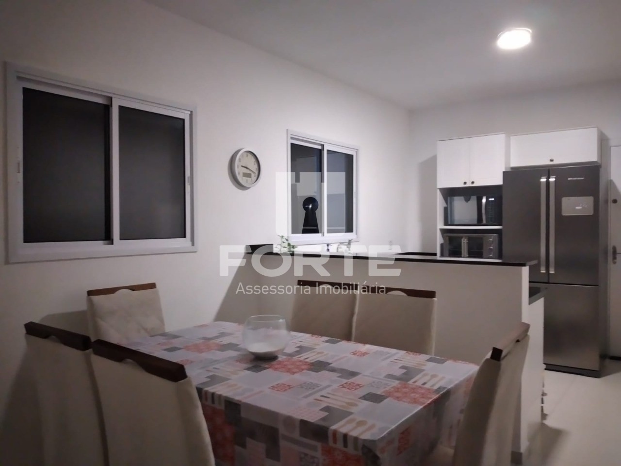 Casa à venda com 3 quartos, 176m² - Foto 1