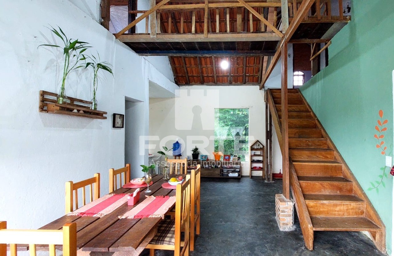 Casa à venda com 4 quartos, 150m² - Foto 1