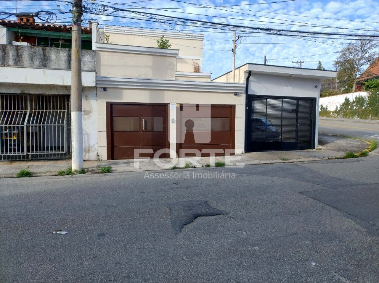 Casa à venda com 3 quartos, 168m² - Foto 1