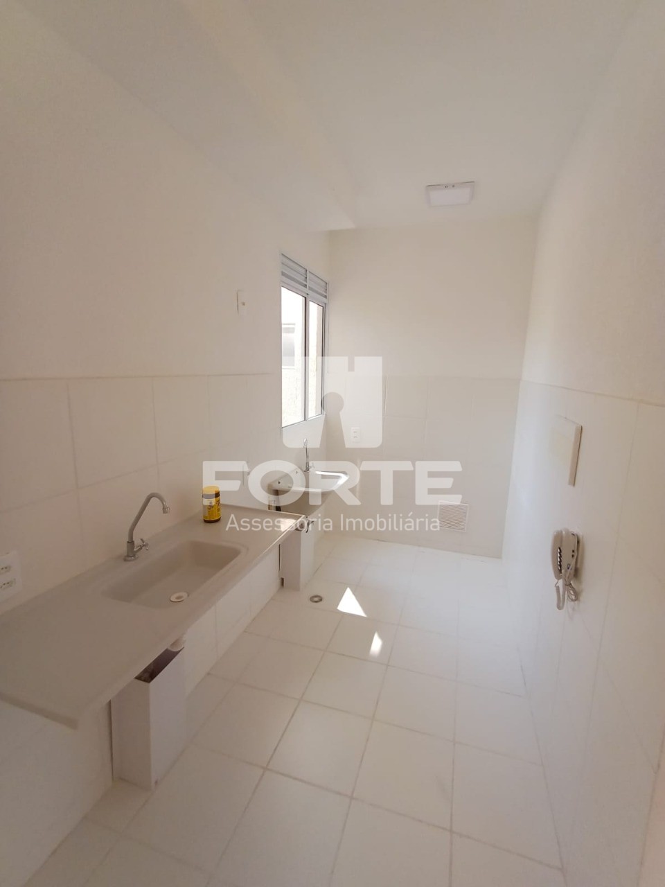 Apartamento para alugar com 2 quartos, 65m² - Foto 9