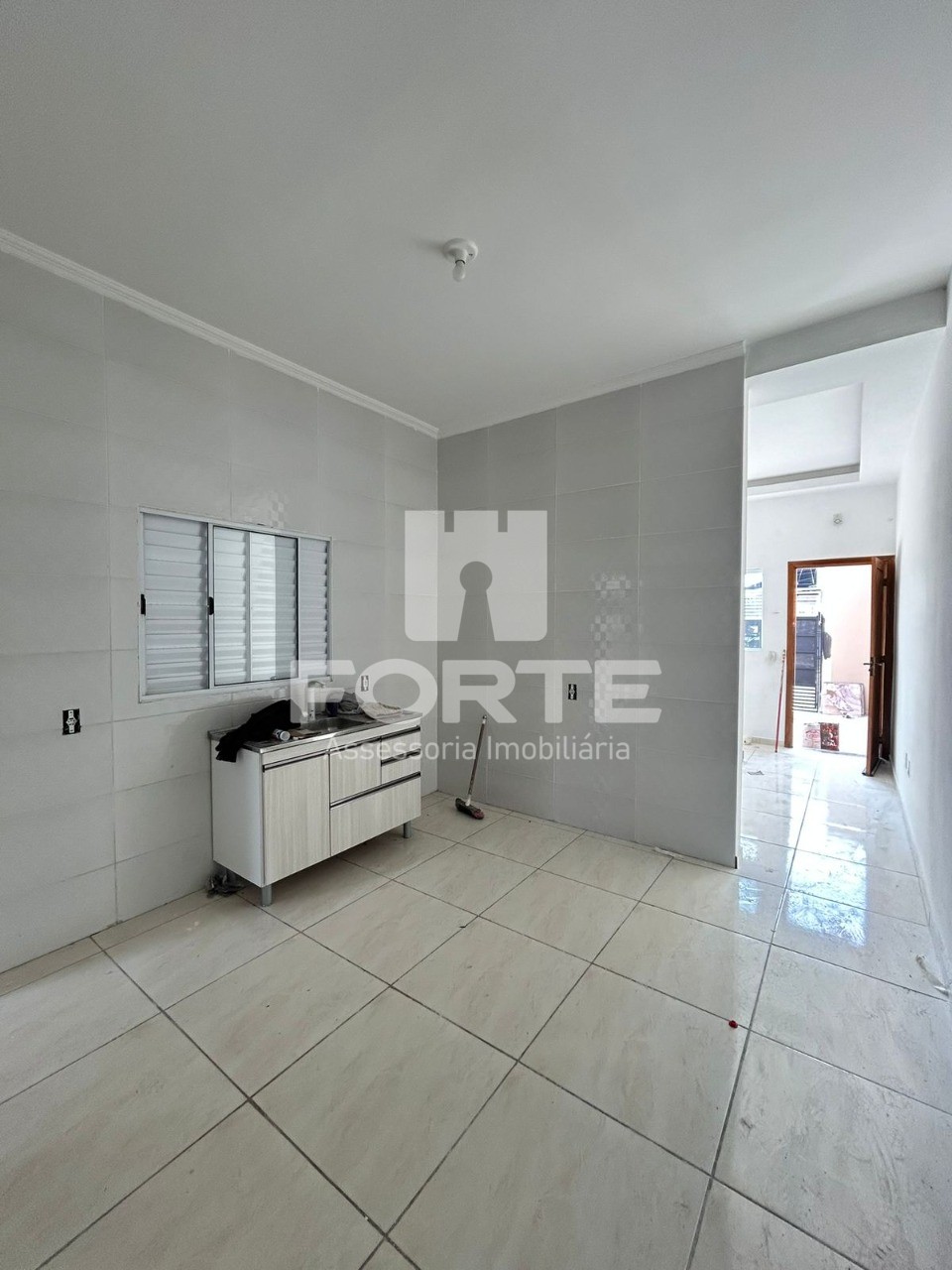 Casa à venda com 2 quartos, 65m² - Foto 2