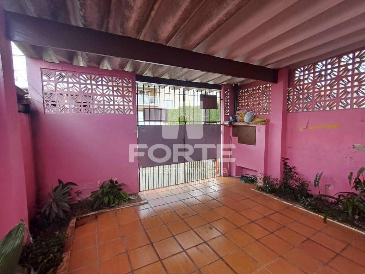 Casa à venda com 2 quartos, 150m² - Foto 1