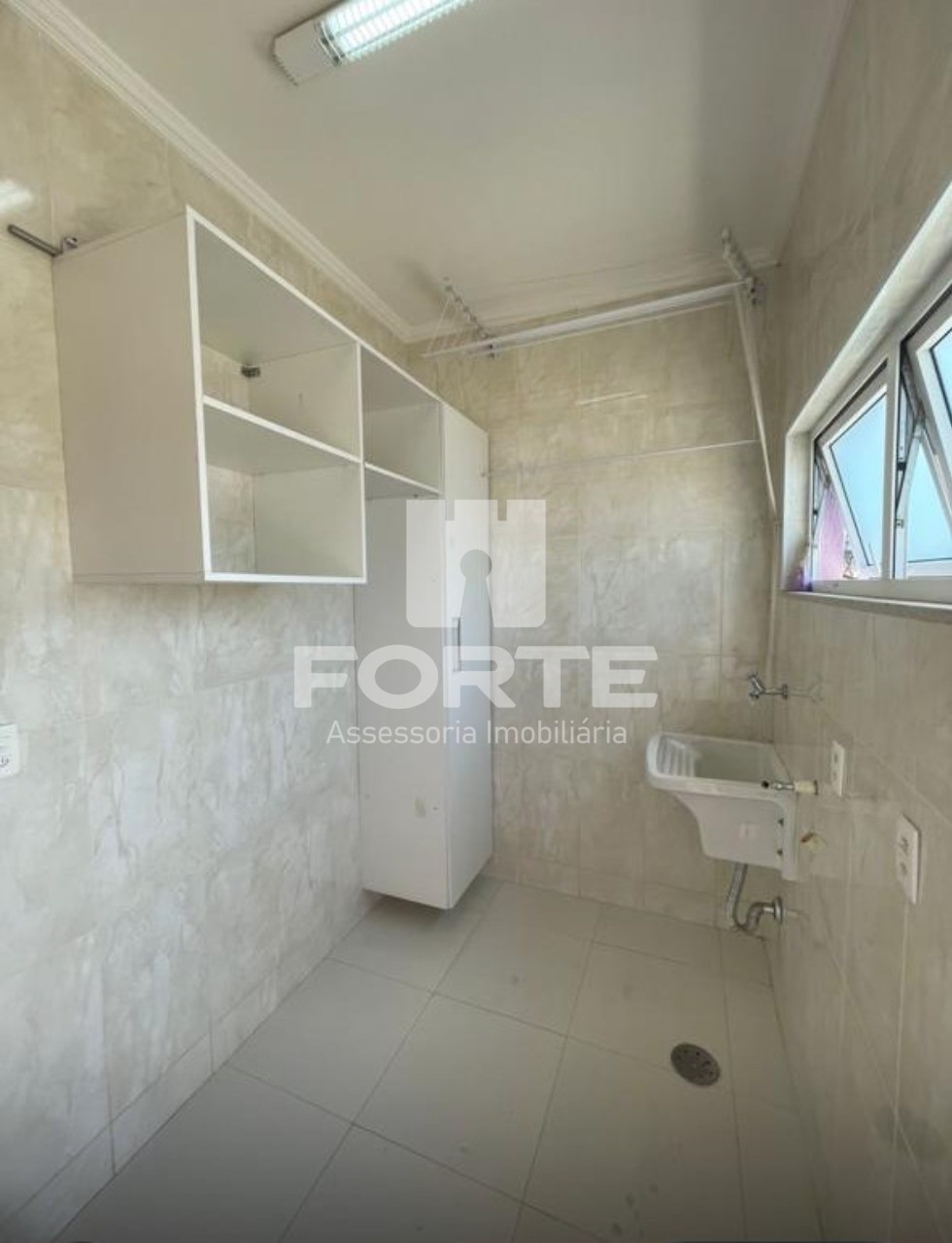 Casa à venda e aluguel com 3 quartos, 200m² - Foto 10