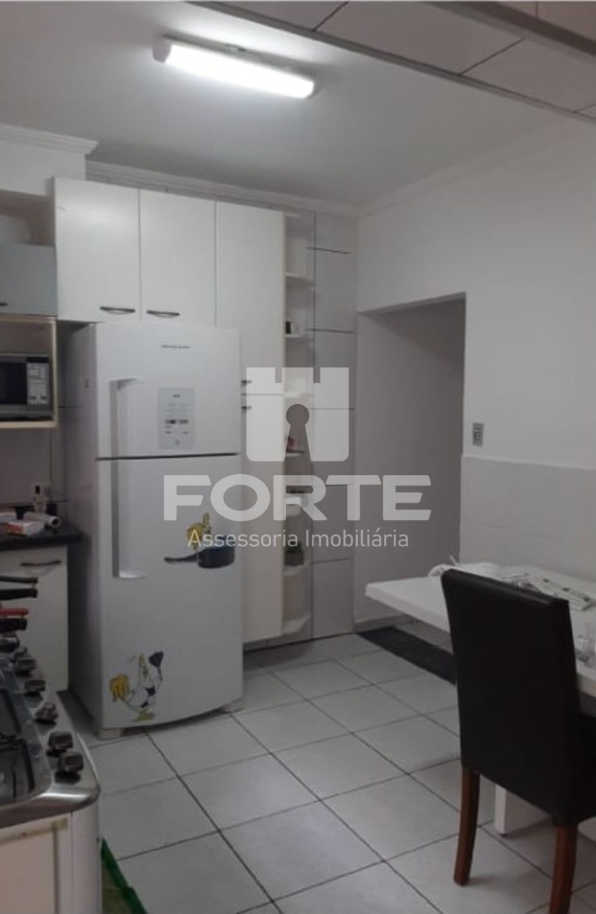 Casa à venda com 4 quartos, 200m² - Foto 8