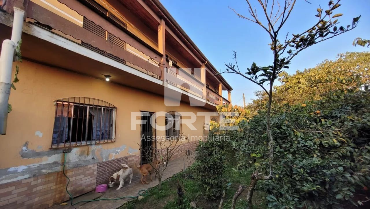 Casa à venda com 4 quartos, 230m² - Foto 1