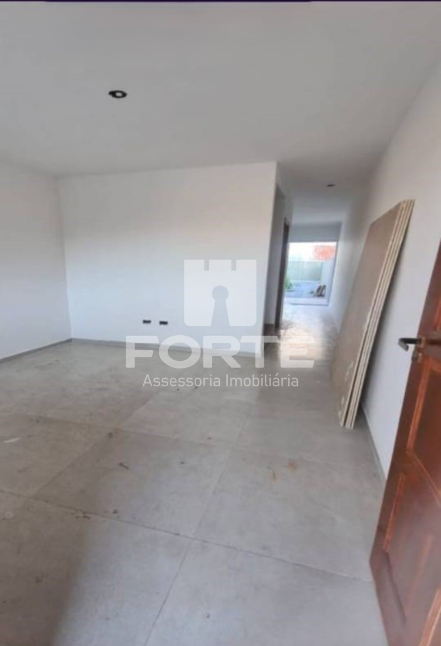 Casa à venda com 2 quartos, 80m² - Foto 4