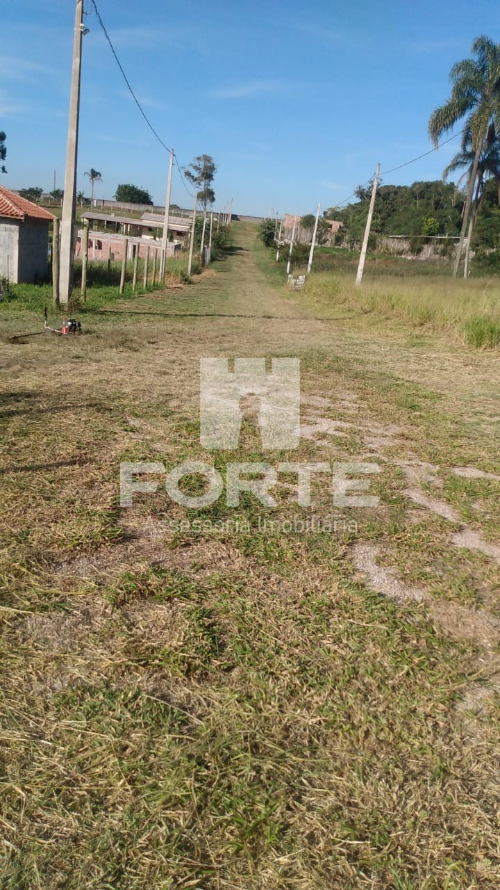 Chácara à venda com 3 quartos, 1100m² - Foto 1