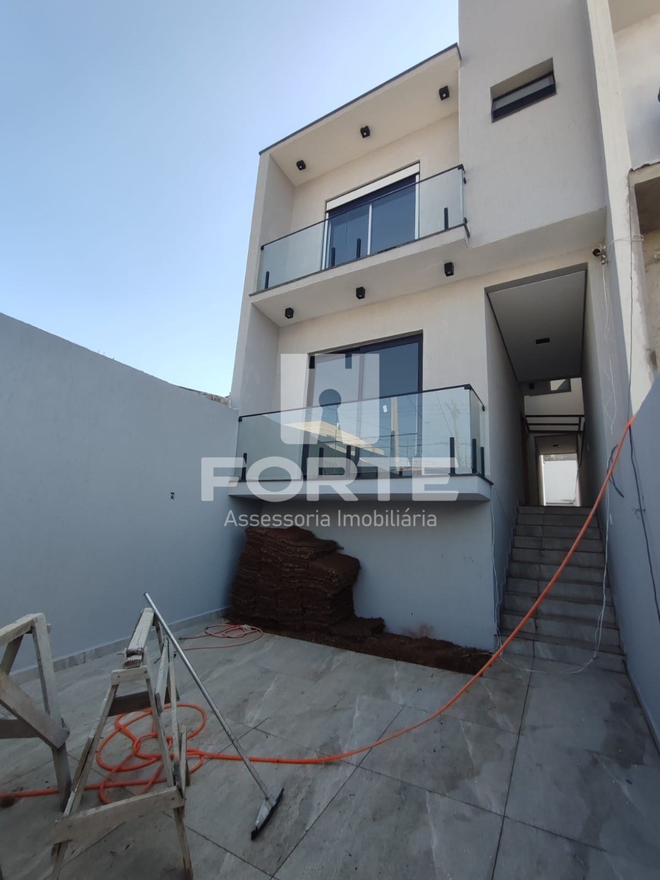 Casa à venda com 3 quartos, 150m² - Foto 1