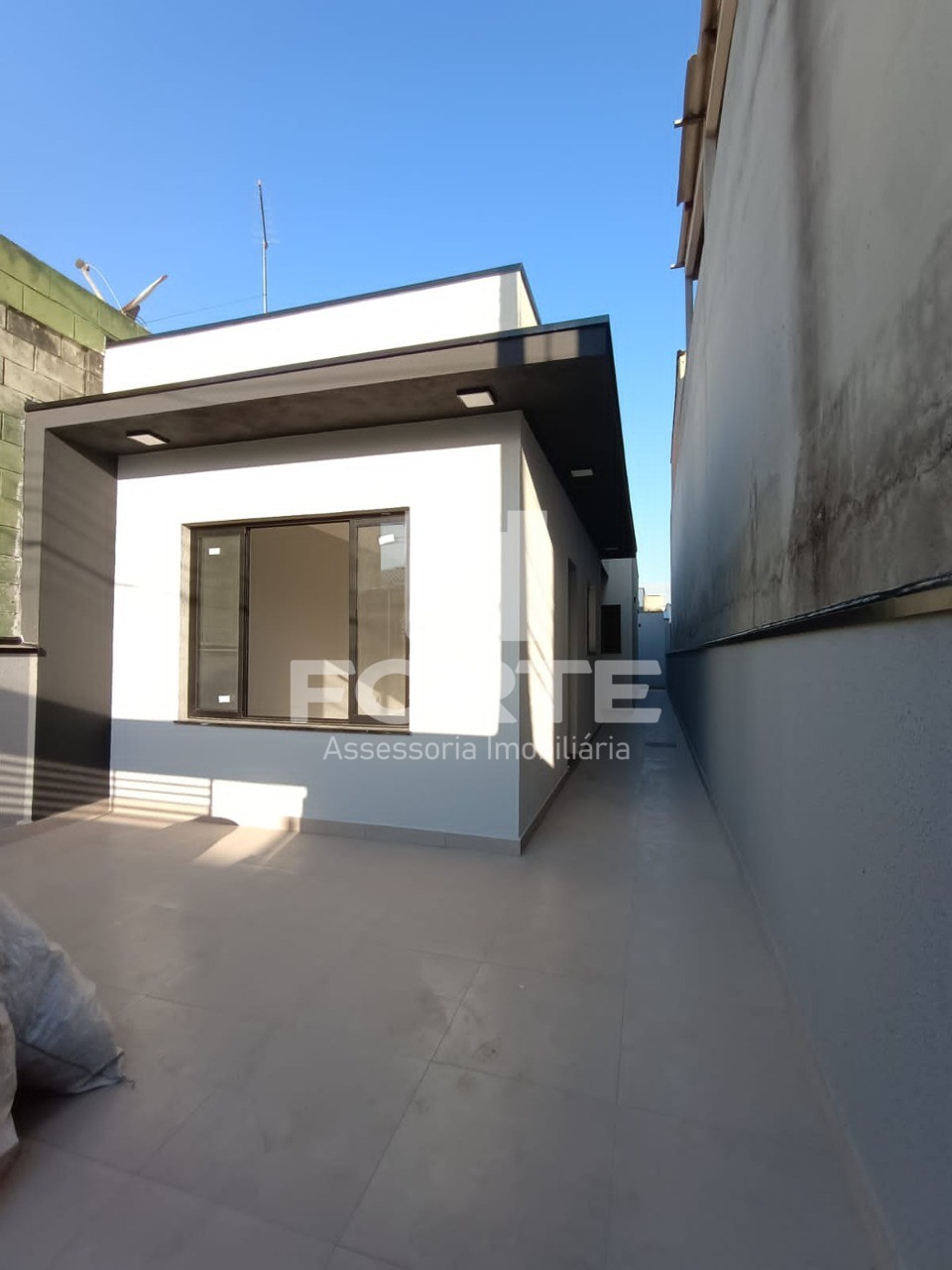 Casa à venda com 2 quartos, 125m² - Foto 1