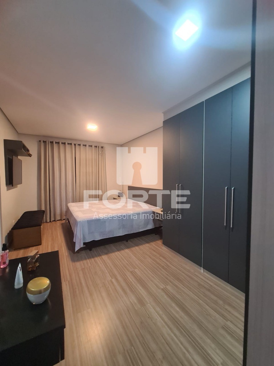 Casa à venda com 3 quartos, 225m² - Foto 2