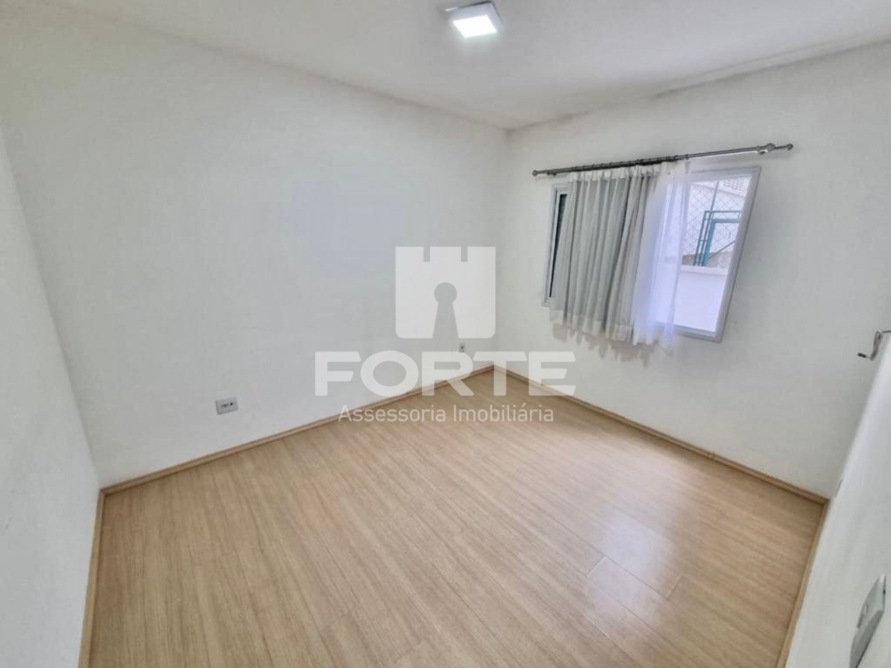 Casa à venda e aluguel com 3 quartos, 150m² - Foto 4