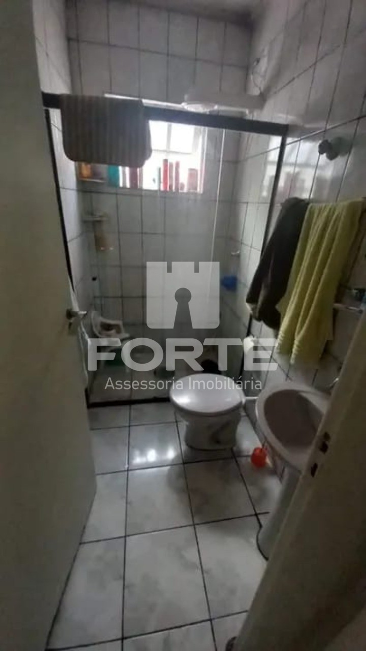 Casa à venda com 3 quartos, 250m² - Foto 2