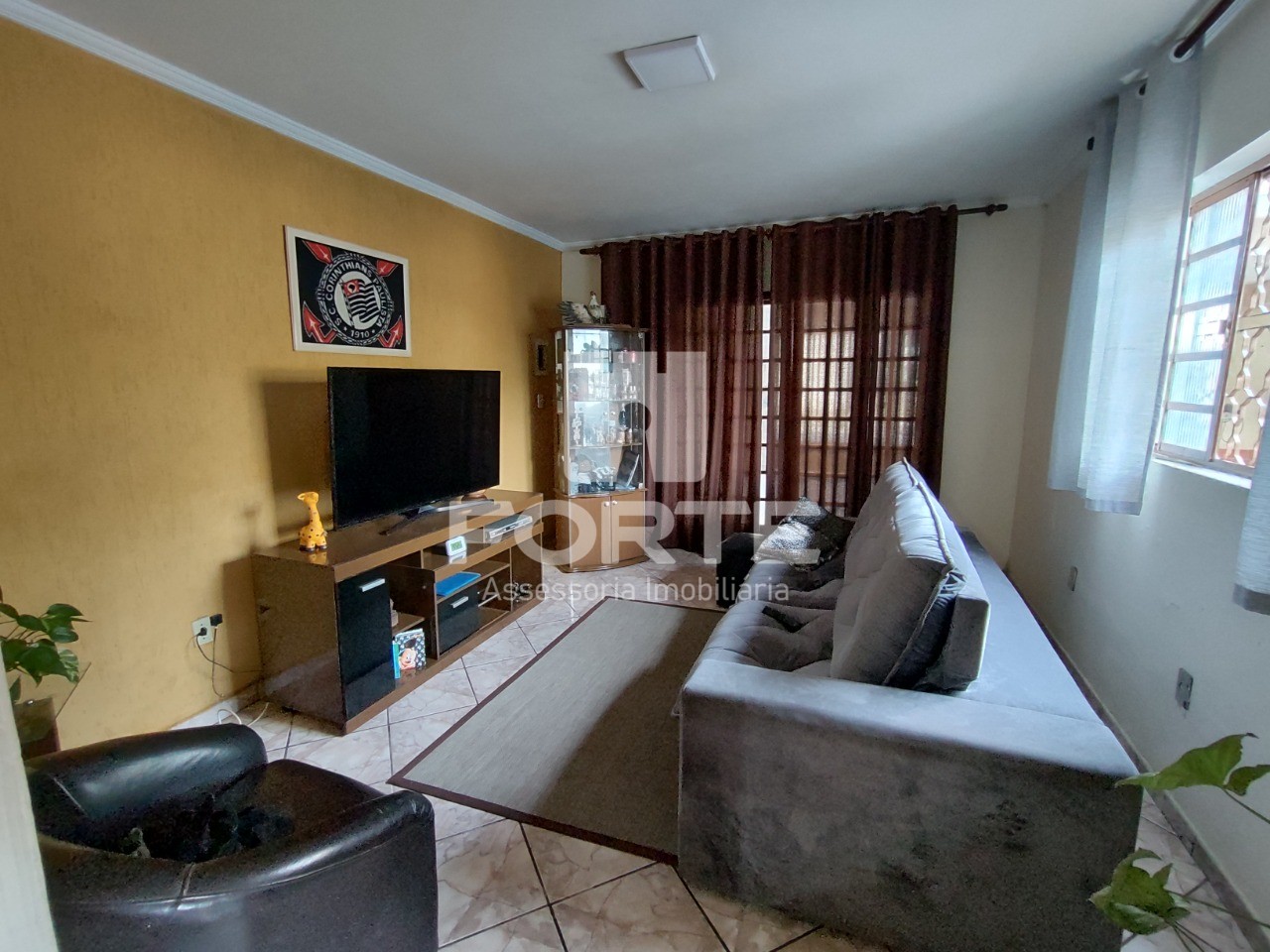 Casa à venda com 3 quartos, 200m² - Foto 1