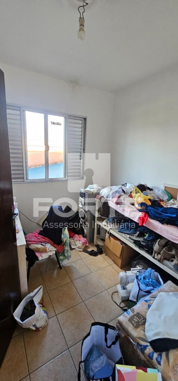 Casa à venda com 6 quartos, 270m² - Foto 1