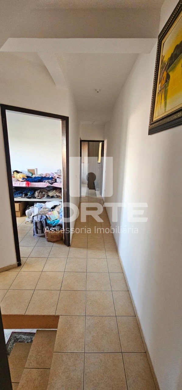 Casa à venda com 6 quartos, 270m² - Foto 2