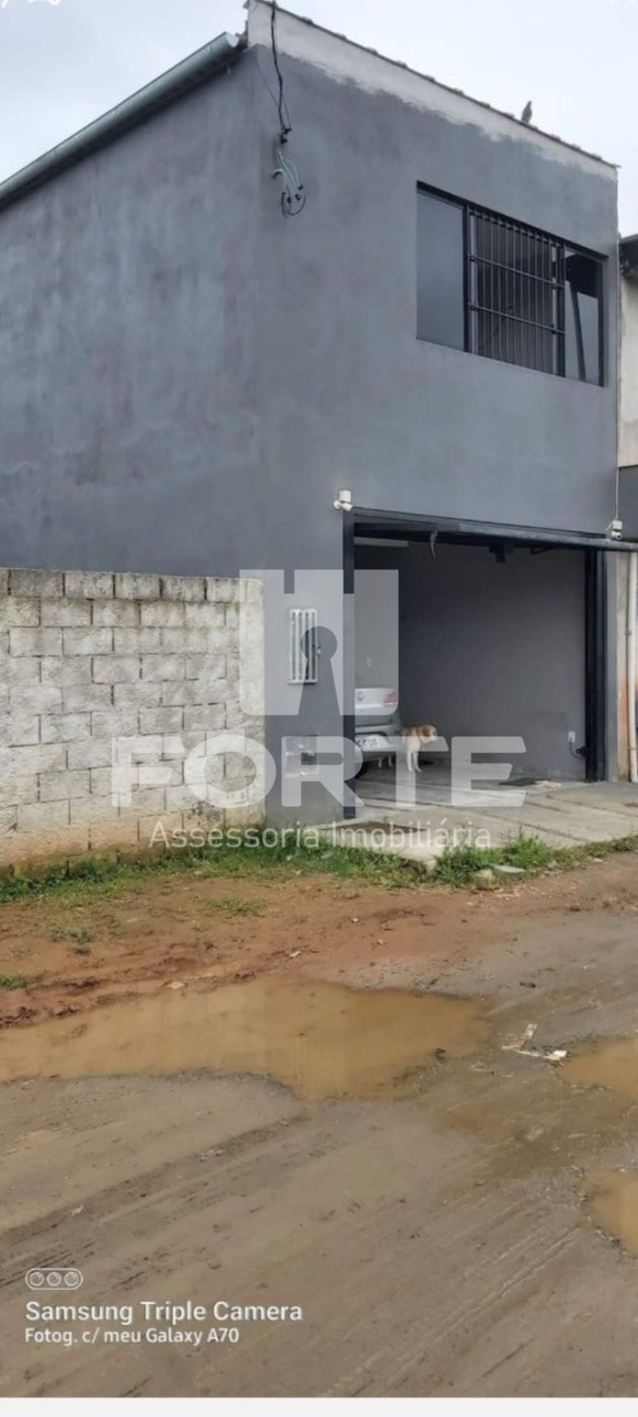 Casa à venda com 3 quartos, 110m² - Foto 1