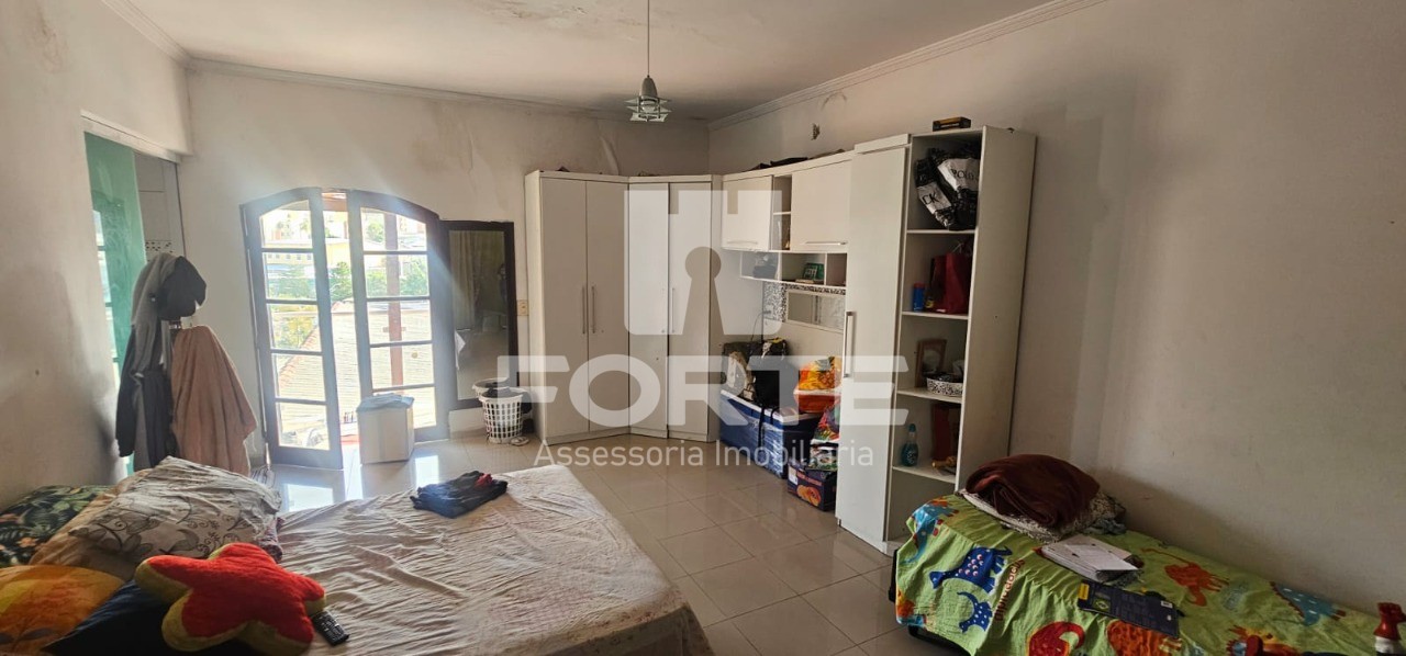 Casa à venda com 4 quartos, 180m² - Foto 1