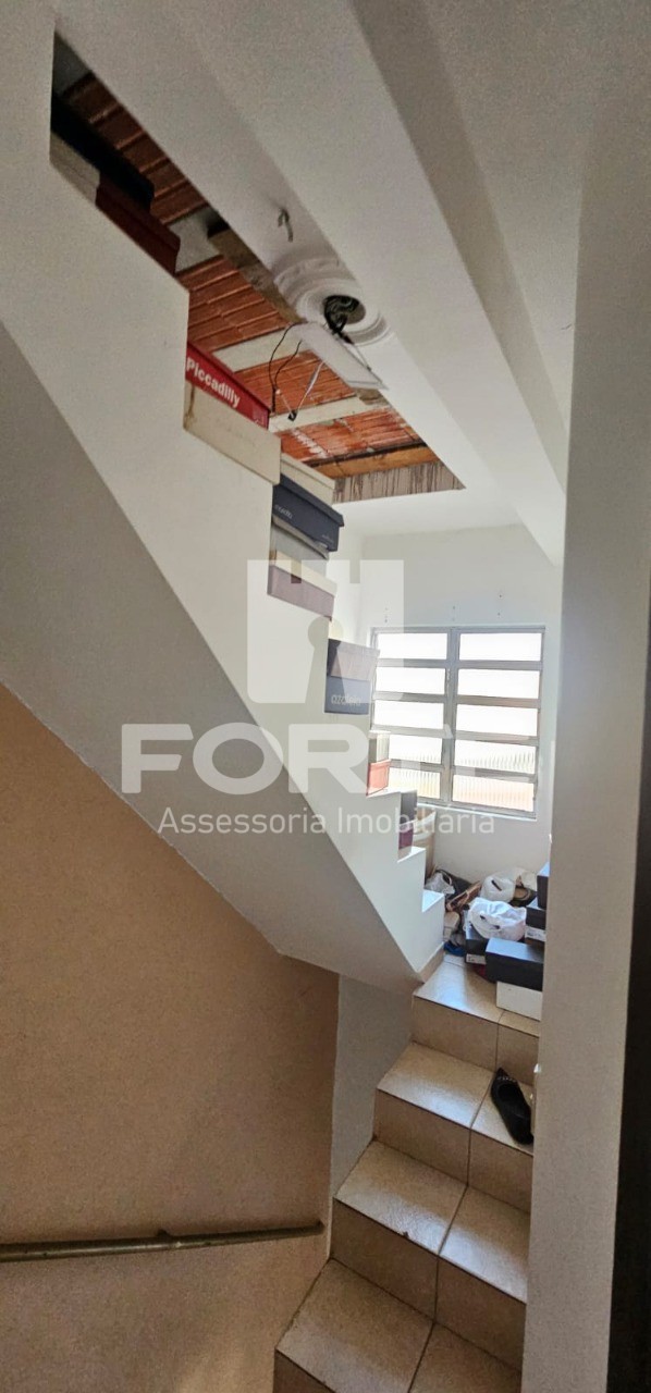 Casa à venda com 6 quartos, 270m² - Foto 8