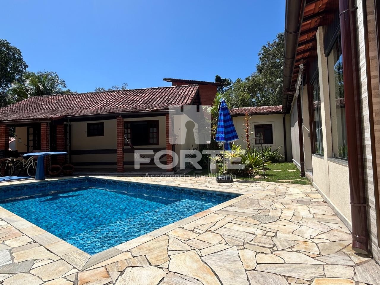 Casa, 5 quartos, 373 m² - Foto 1
