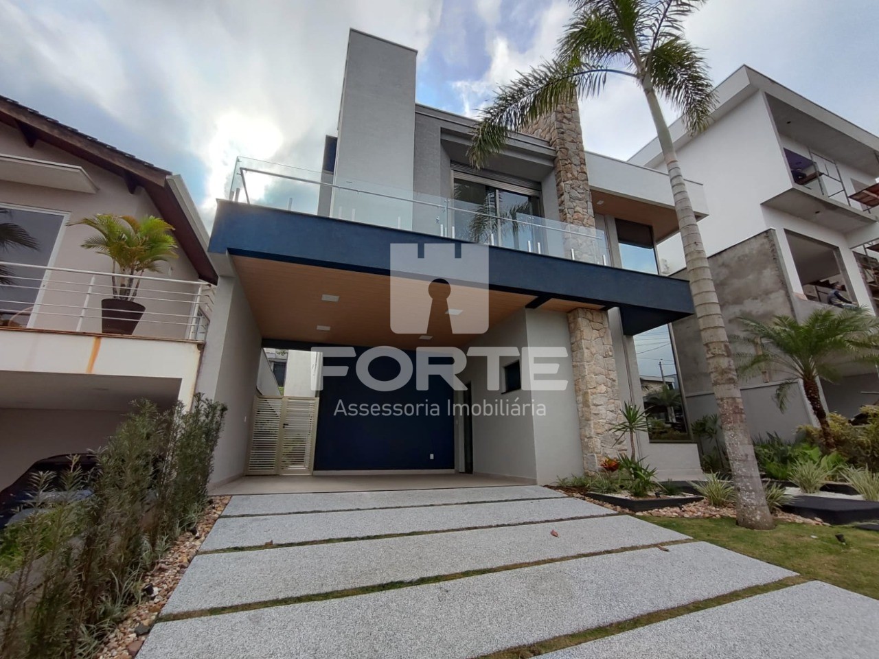 Casa, 4 quartos, 295 m² - Foto 1