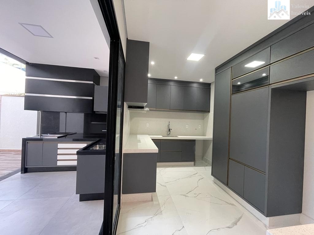 Casa de Condomínio à venda com 3 quartos, 305m² - Foto 4