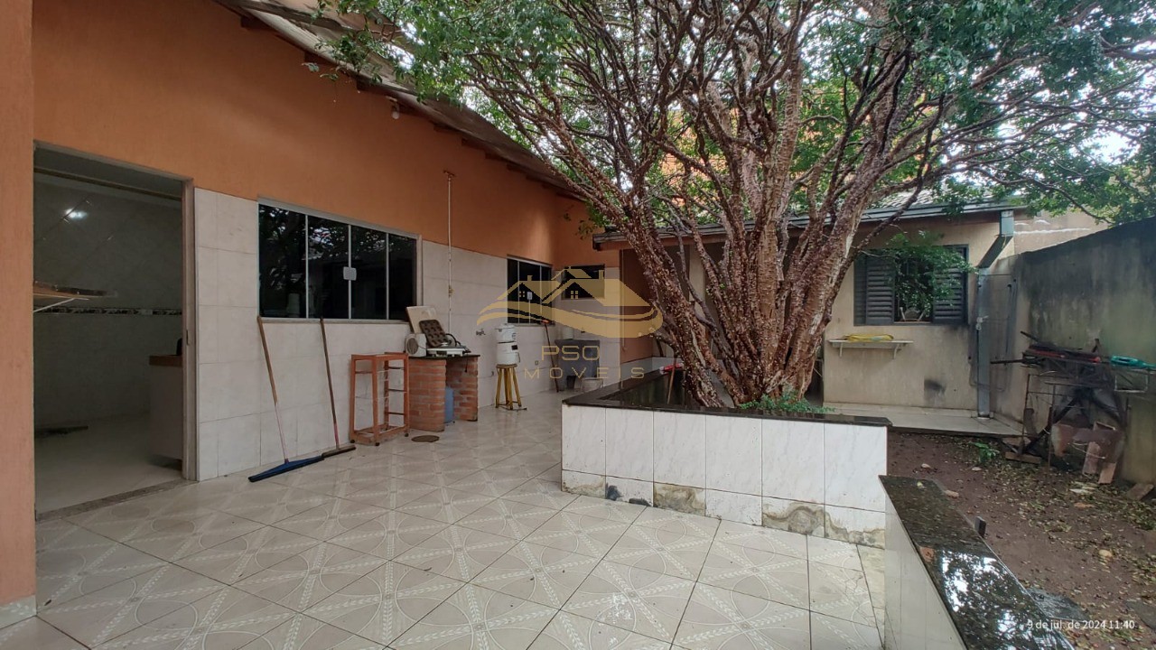 Casa à venda com 2 quartos, 250m² - Foto 1