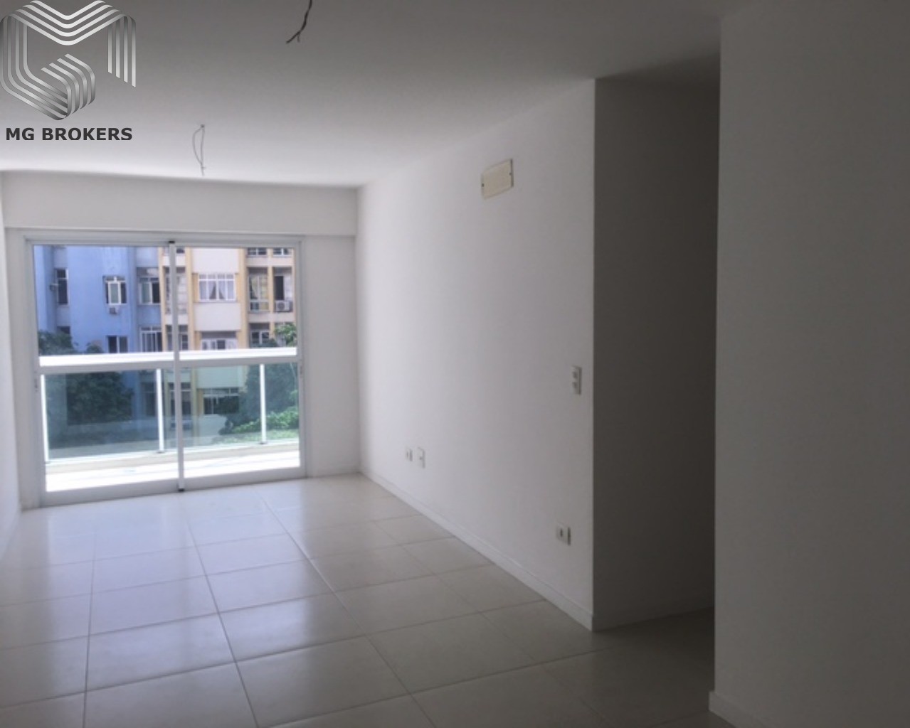 Apartamento à venda com 3 quartos, 95m² - Foto 2