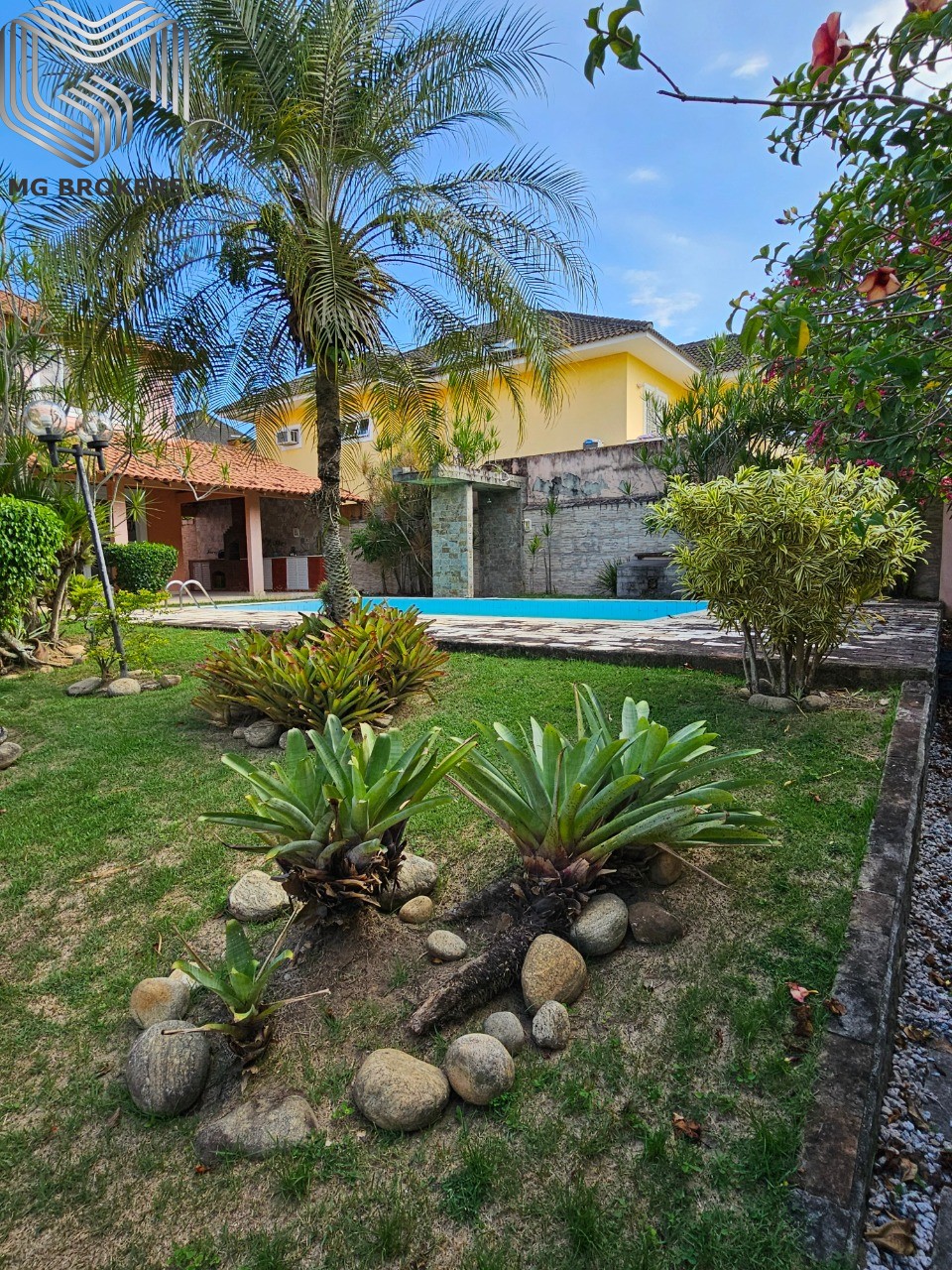 Casa de Condomínio à venda com 4 quartos, 400m² - Foto 2