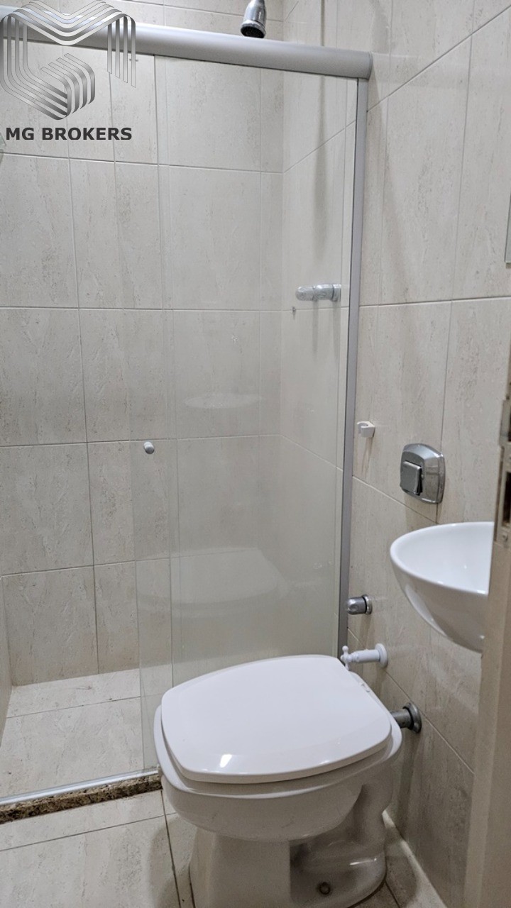 Apartamento à venda com 2 quartos, 70m² - Foto 2