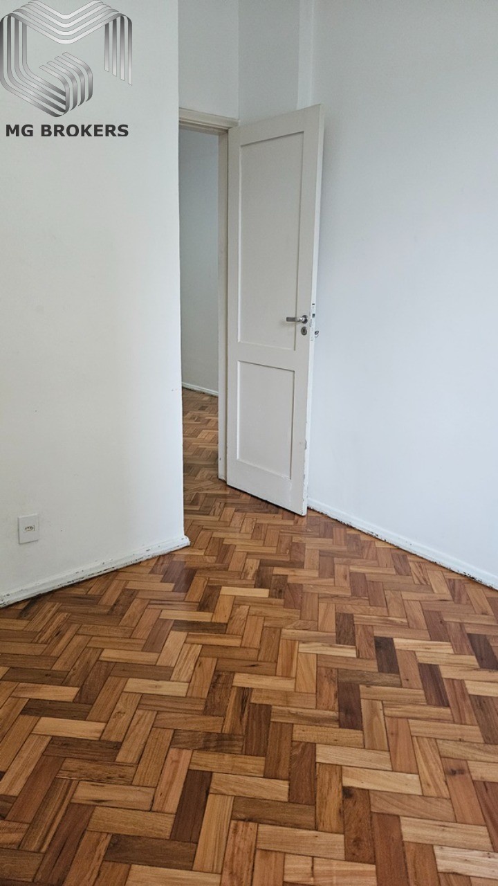 Apartamento à venda com 2 quartos, 70m² - Foto 4