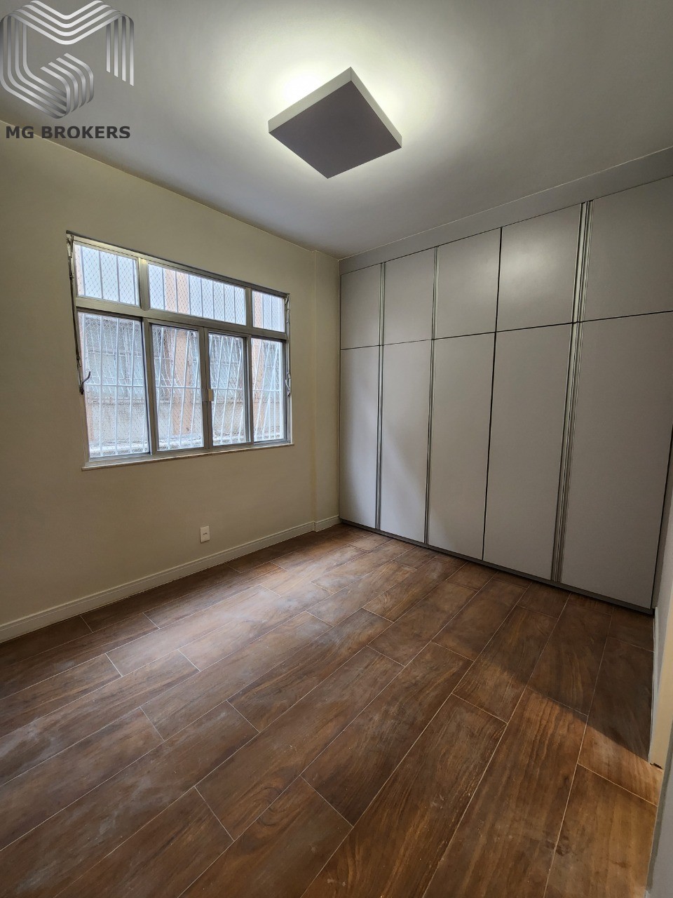 Apartamento à venda com 2 quartos, 75m² - Foto 9