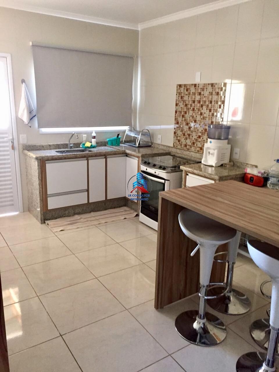 Casa à venda com 3 quartos, 250m² - Foto 6