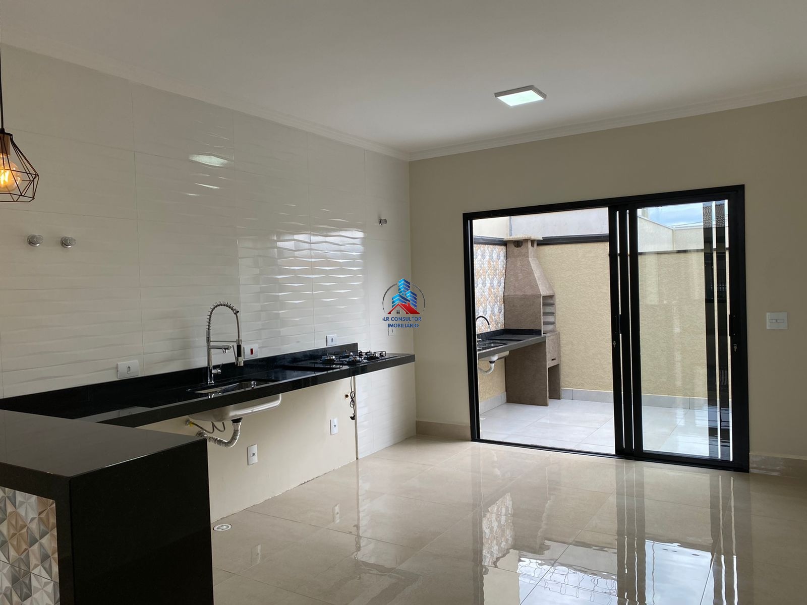 Casa à venda com 3 quartos, 114m² - Foto 4