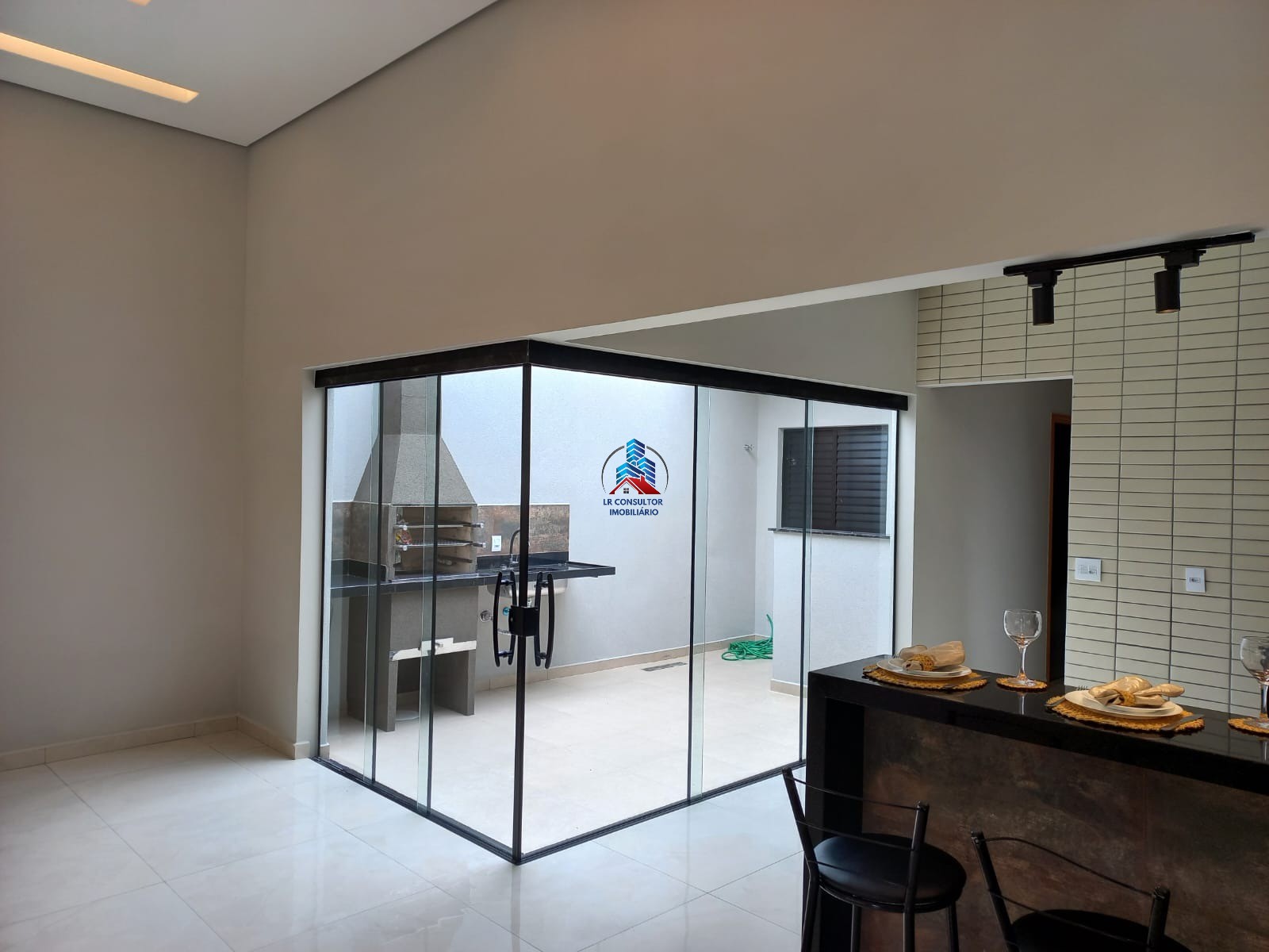 Casa à venda com 3 quartos, 118m² - Foto 4