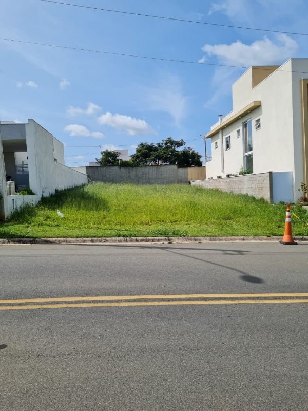 Terreno à venda, 300m² - Foto 1