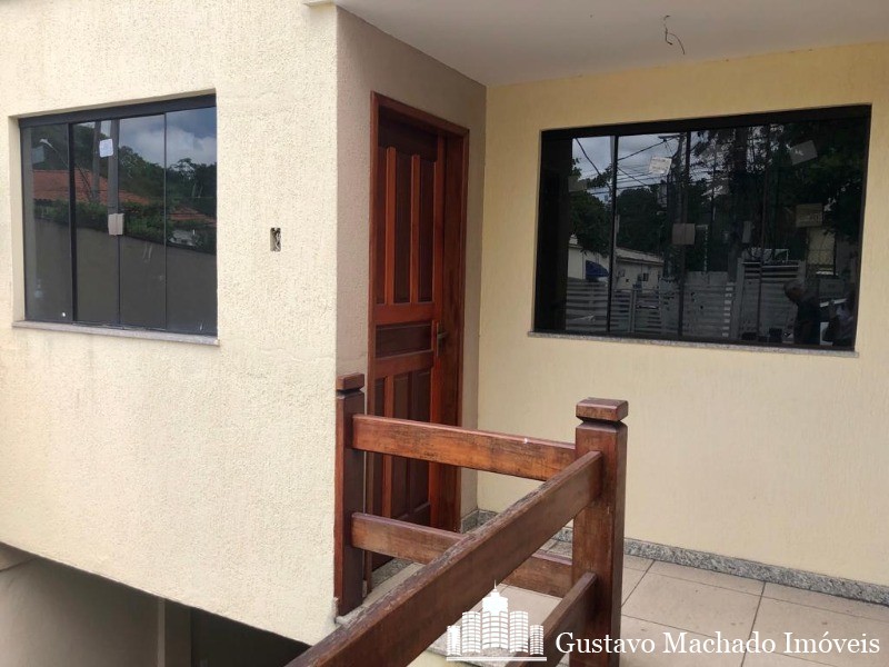 Casa à venda com 3 quartos, 210m² - Foto 1