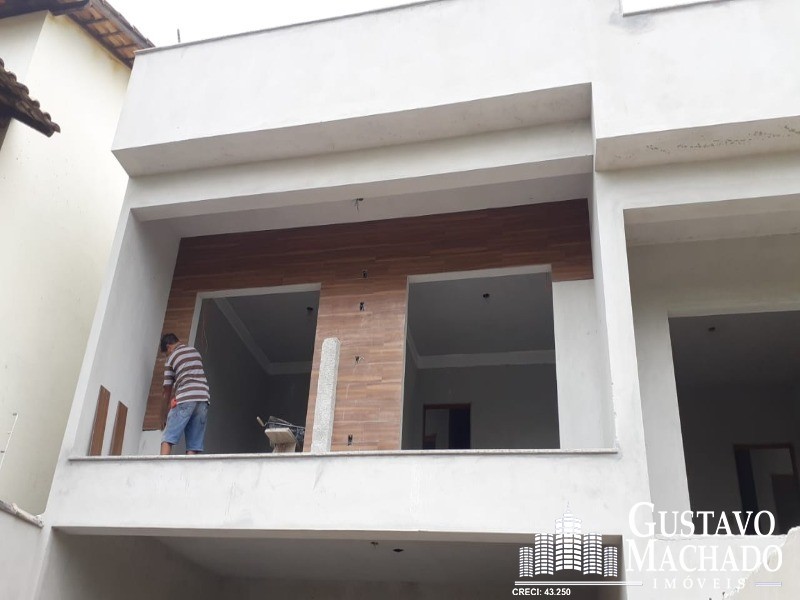 Casa à venda com 3 quartos, 175m² - Foto 1