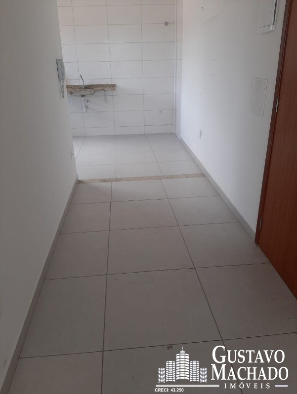 Apartamento à venda com 2 quartos, 70m² - Foto 2