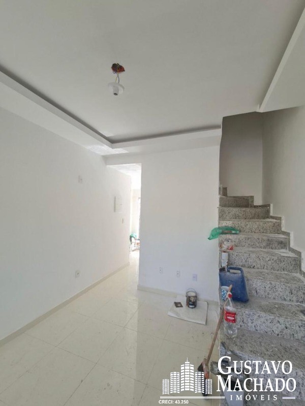 Casa à venda com 2 quartos, 67m² - Foto 2