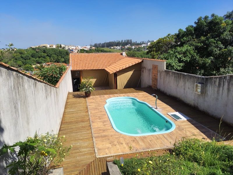 Casa à venda com 3 quartos, 190m² - Foto 1