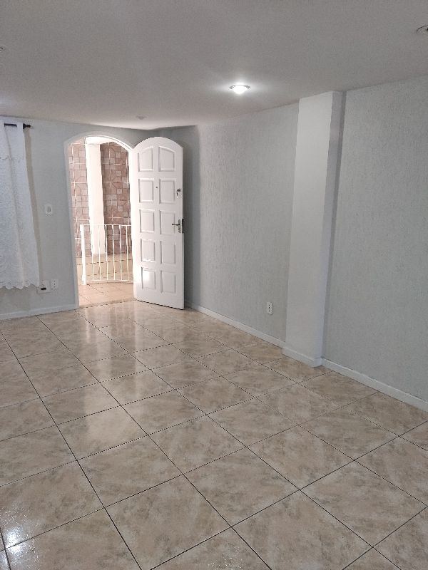 Casa à venda com 2 quartos, 107m² - Foto 2