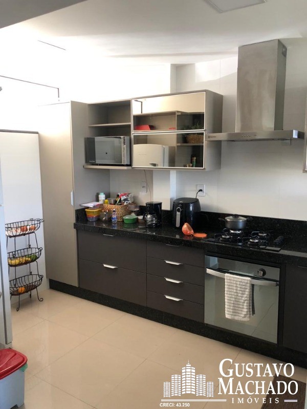 Casa à venda com 3 quartos, 212m² - Foto 4