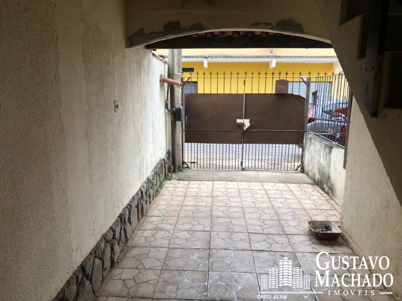 Casa à venda com 6 quartos, 200m² - Foto 2