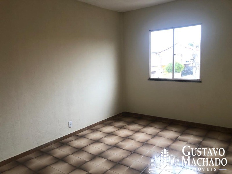 Casa à venda com 6 quartos, 200m² - Foto 4